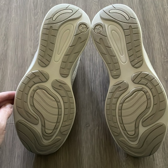 Lululemon Women’s Chragefeel Workout Low 2 Sneakers size 10.5 NWB - Picture 9 of 14